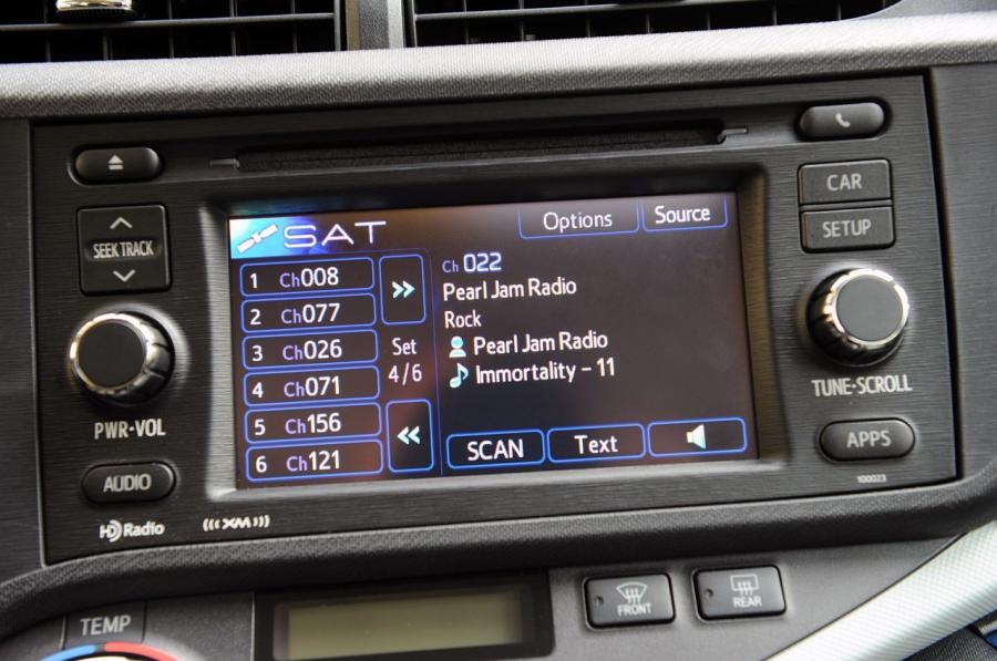  Toyota Prius C 2012 года  (фото 38 из 87)